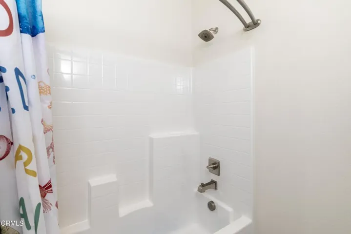 32_bathroom_3