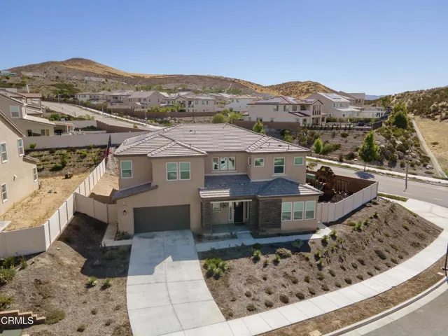 05_front_exterior_4