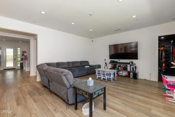 18_family_room_2