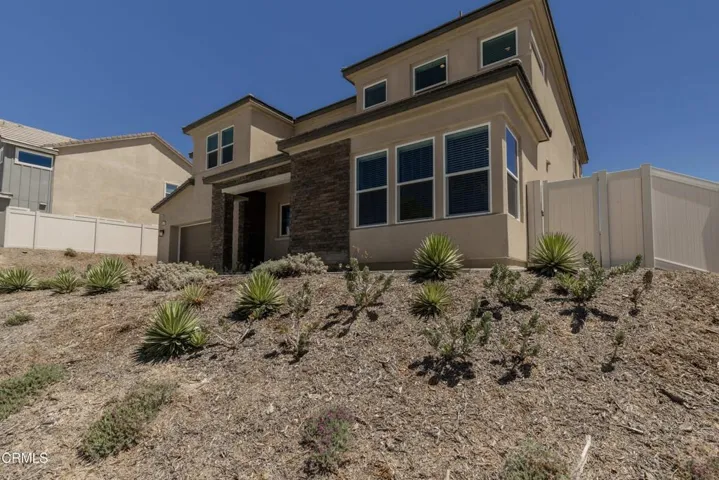 03_front_exterior_2