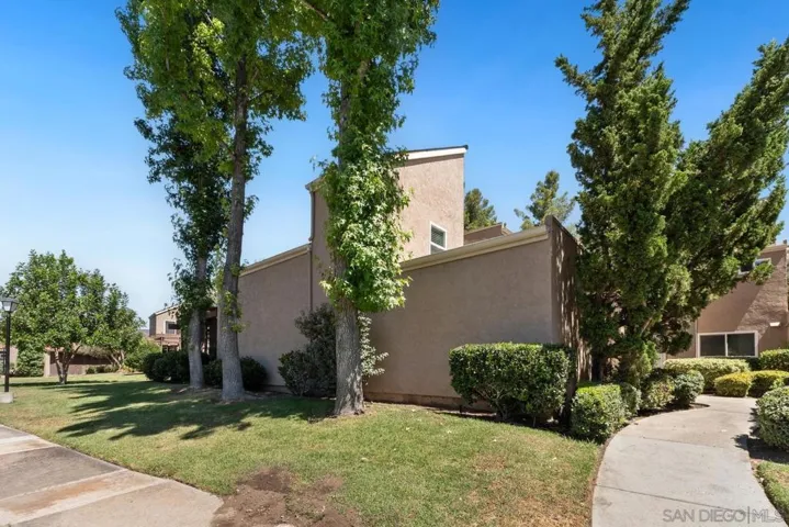 23952 Green Haven, Ramona, California 92065