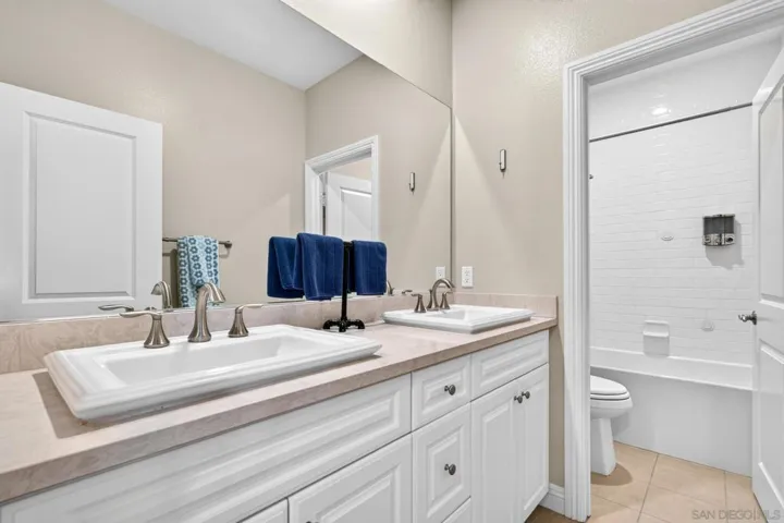 2077 Del Rincon Place, Escondido, California 92026