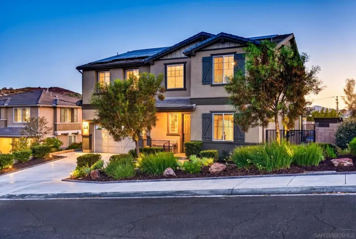 2077 Del Rincon Place, Escondido, California 92026