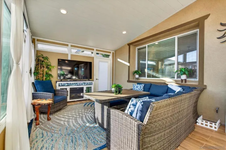 2077 Del Rincon Place, Escondido, California 92026
