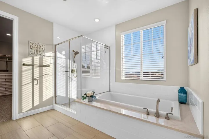 2077 Del Rincon Place, Escondido, California 92026