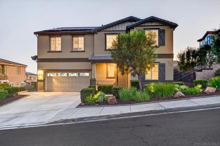 2077 Del Rincon Place, Escondido, California 92026