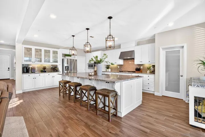 2077 Del Rincon Place, Escondido, California 92026