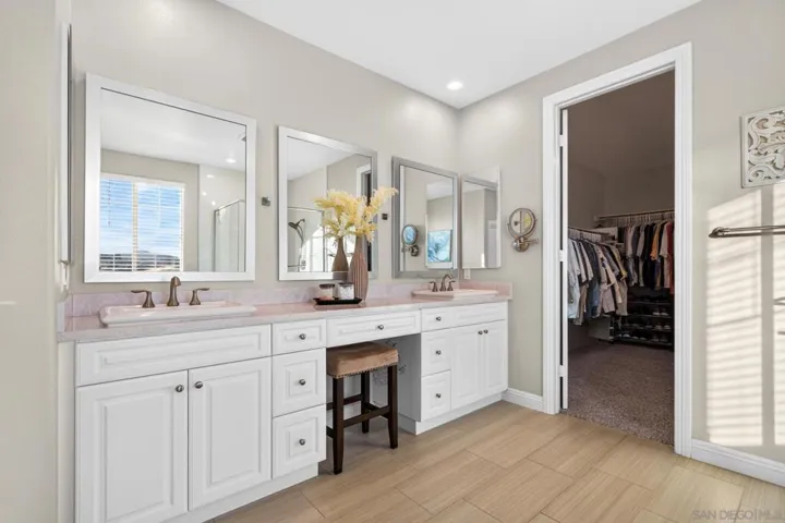 2077 Del Rincon Place, Escondido, California 92026