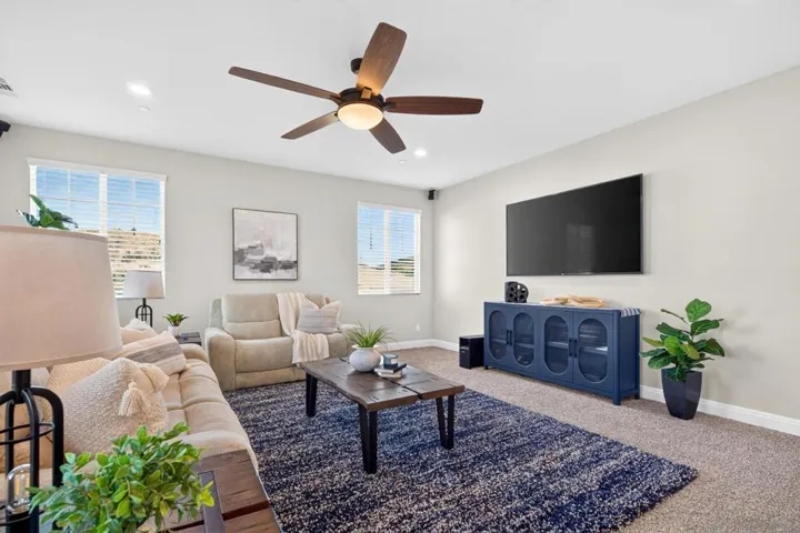 2077 Del Rincon Place, Escondido, California 92026