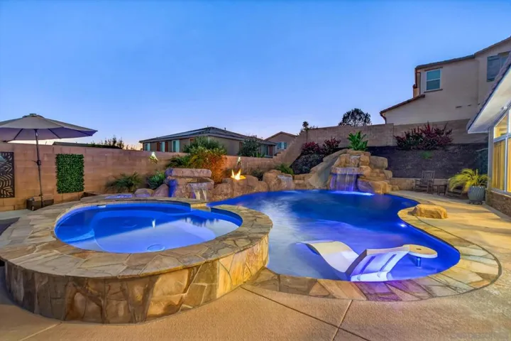2077 Del Rincon Place, Escondido, California 92026