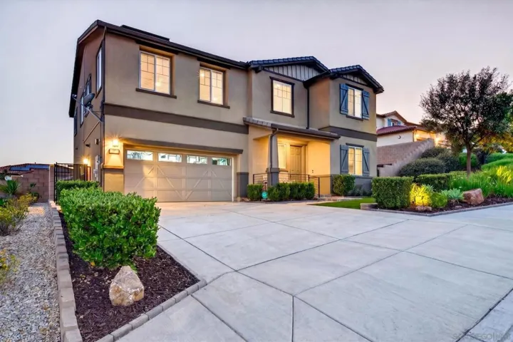 2077 Del Rincon Place, Escondido, California 92026