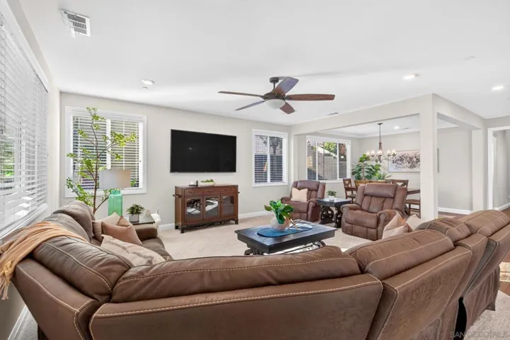 2077 Del Rincon Place, Escondido, California 92026