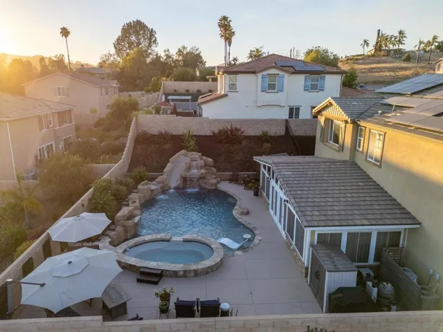 2077 Del Rincon Place, Escondido, California 92026