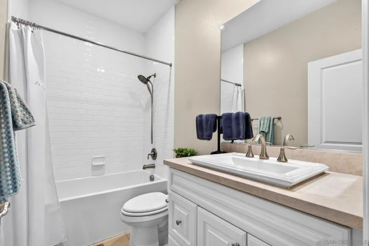 2077 Del Rincon Place, Escondido, California 92026
