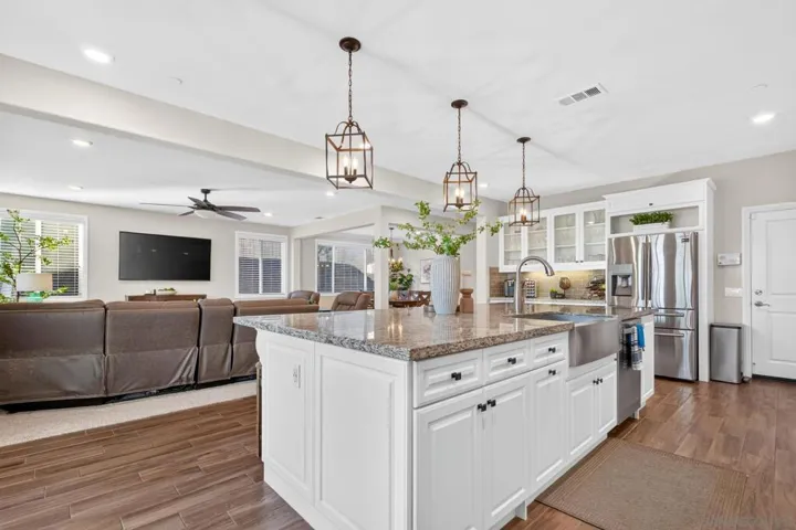 2077 Del Rincon Place, Escondido, California 92026
