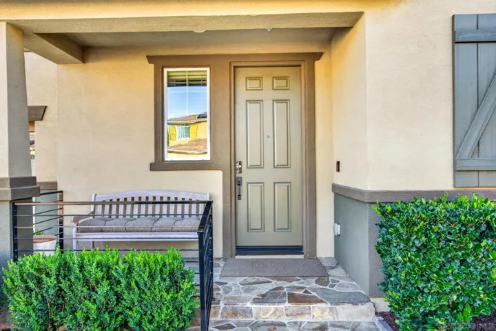 2077 Del Rincon Place, Escondido, California 92026