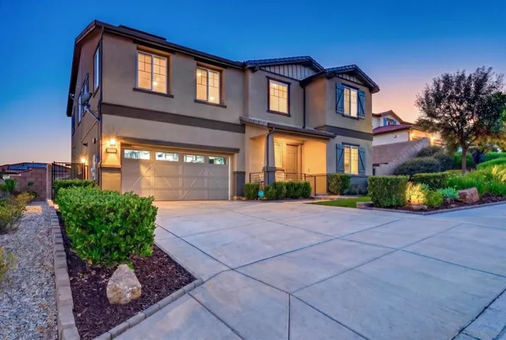 2077 Del Rincon Place, Escondido, California 92026