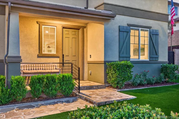 2077 Del Rincon Place, Escondido, California 92026