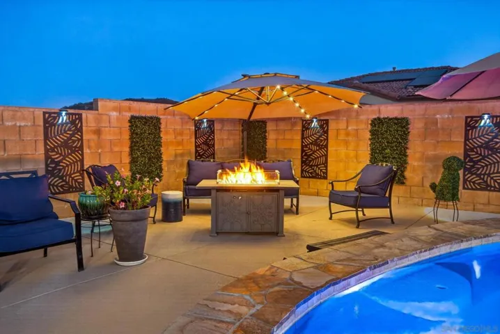 2077 Del Rincon Place, Escondido, California 92026