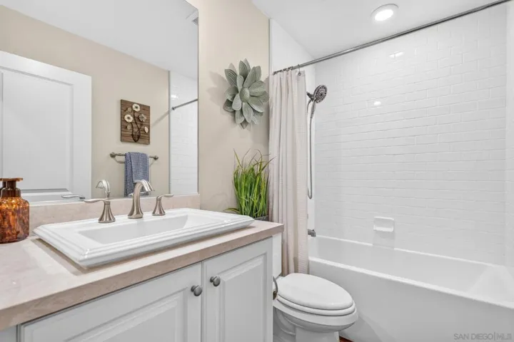 2077 Del Rincon Place, Escondido, California 92026
