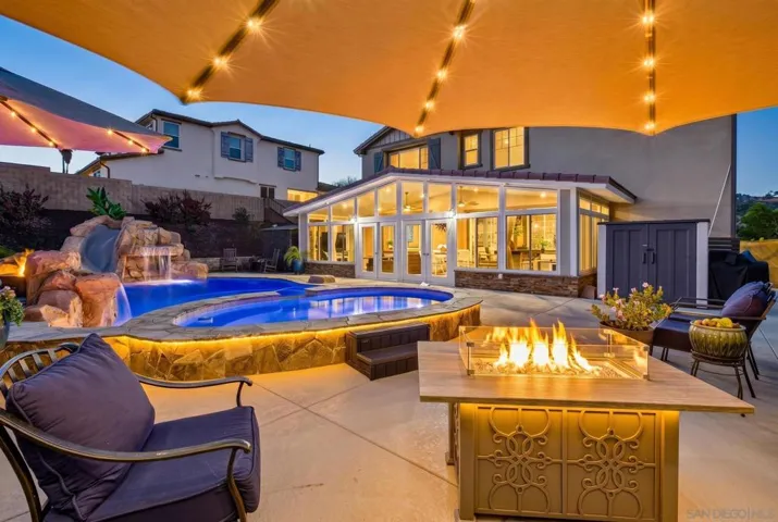 2077 Del Rincon Place, Escondido, California 92026