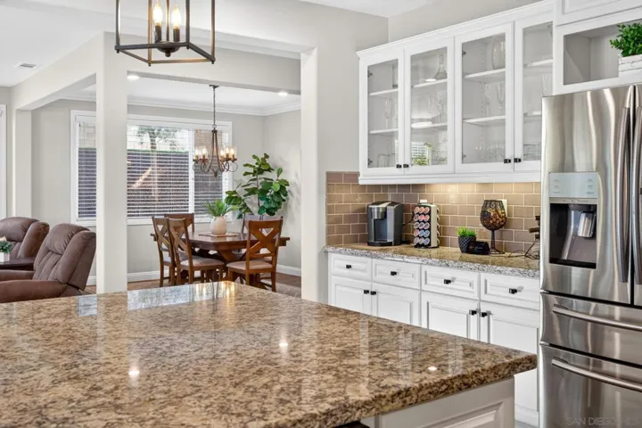 2077 Del Rincon Place, Escondido, California 92026