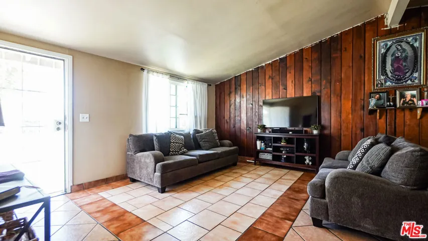 19037 Wellhaven Street, Santa Clarita, California 91351 — photo 5