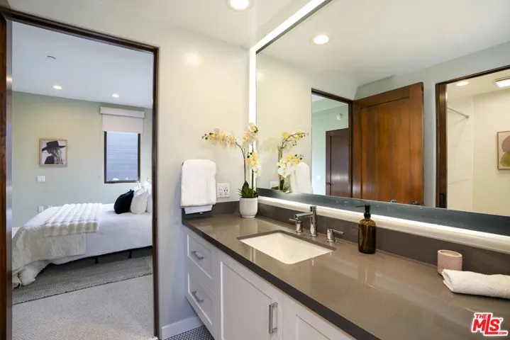 2011 Idaho Avenue, Santa Monica, California 90403