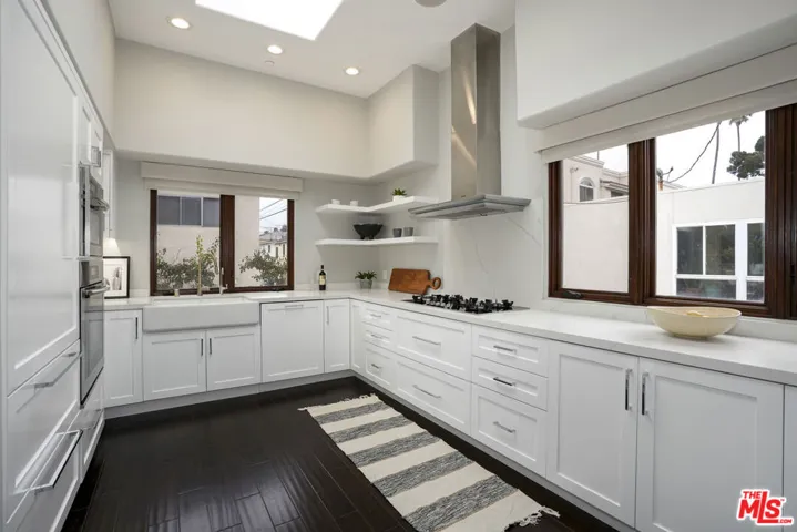 2011 Idaho Avenue, Santa Monica, California 90403