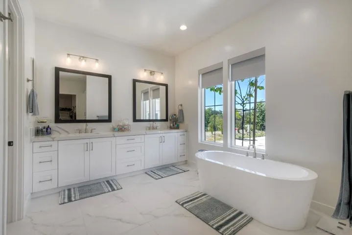 Primary Bath/Spa