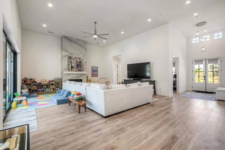 655 Hamilton Lane, Escondido, California 92029
