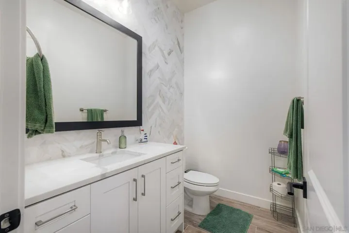 Hallway 1/2 Bathroom