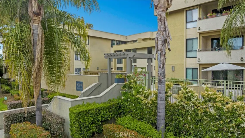 5009 Woodman Avenue 108, Sherman Oaks, California 91423