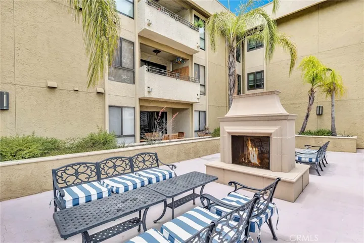 5009 Woodman Avenue 108, Sherman Oaks, California 91423