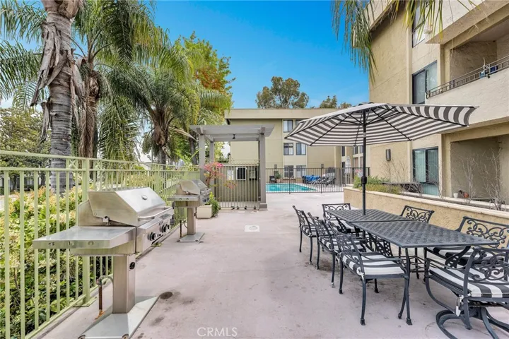 5009 Woodman Avenue 108, Sherman Oaks, California 91423