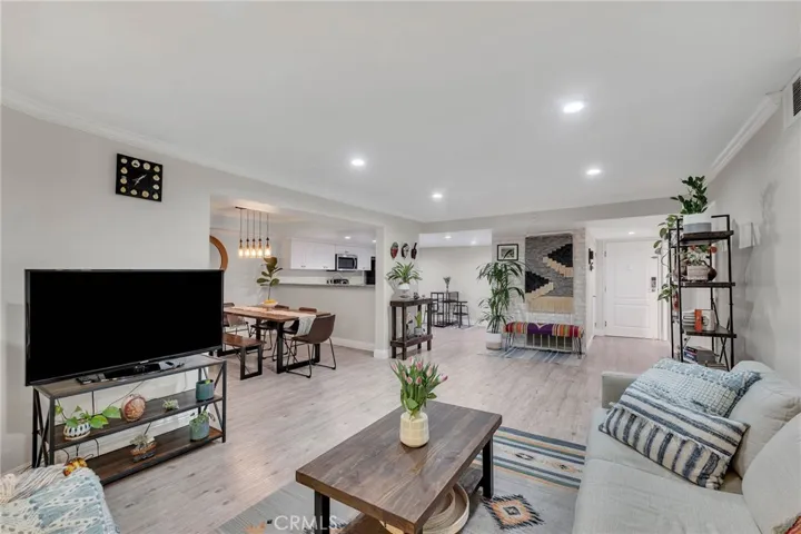 5009 Woodman Avenue 108, Sherman Oaks, California 91423