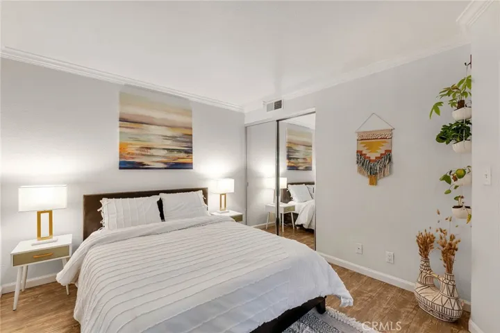 5009 Woodman Avenue 108, Sherman Oaks, California 91423