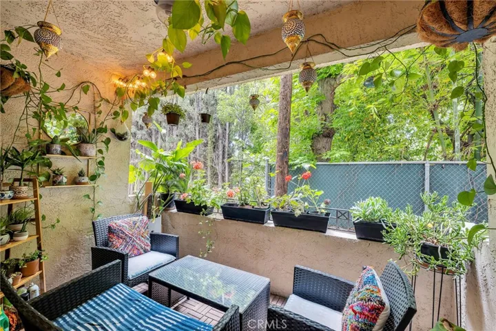 5009 Woodman Avenue 108, Sherman Oaks, California 91423