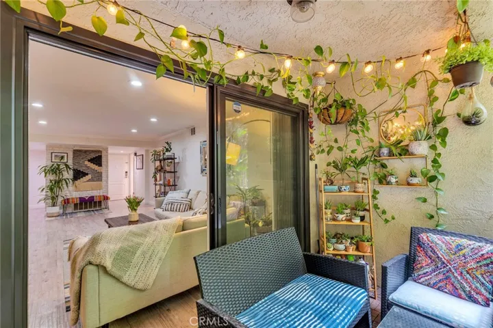 5009 Woodman Avenue 108, Sherman Oaks, California 91423