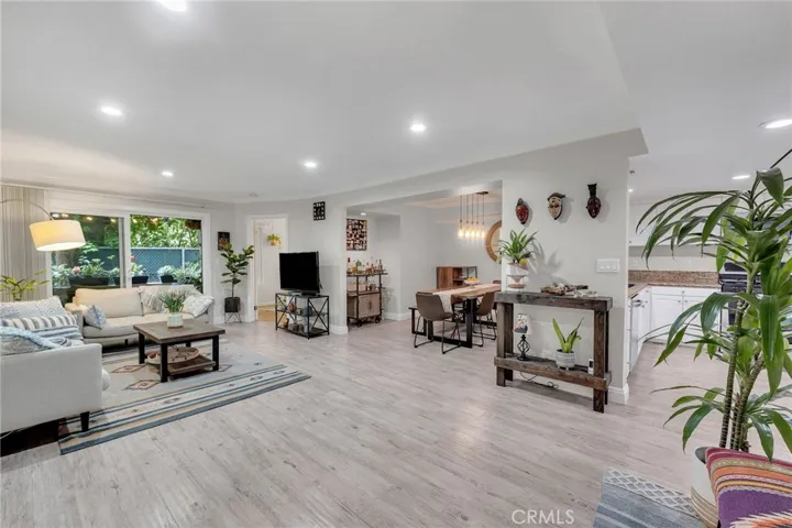 5009 Woodman Avenue 108, Sherman Oaks, California 91423