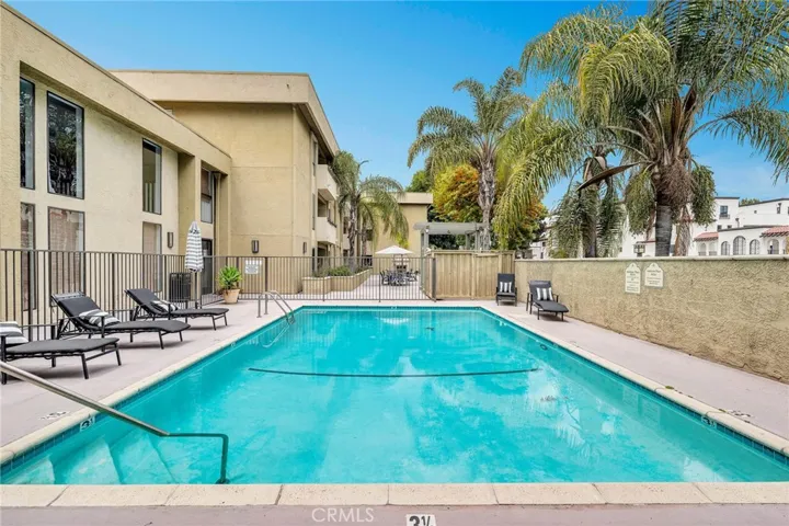 5009 Woodman Avenue 108, Sherman Oaks, California 91423