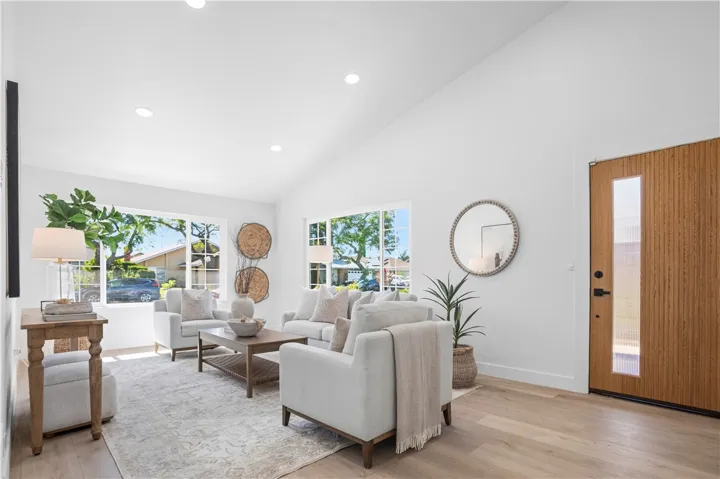 3209 S Diamond, Santa Ana, California 92704