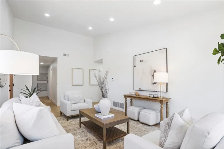 3209 S Diamond, Santa Ana, California 92704
