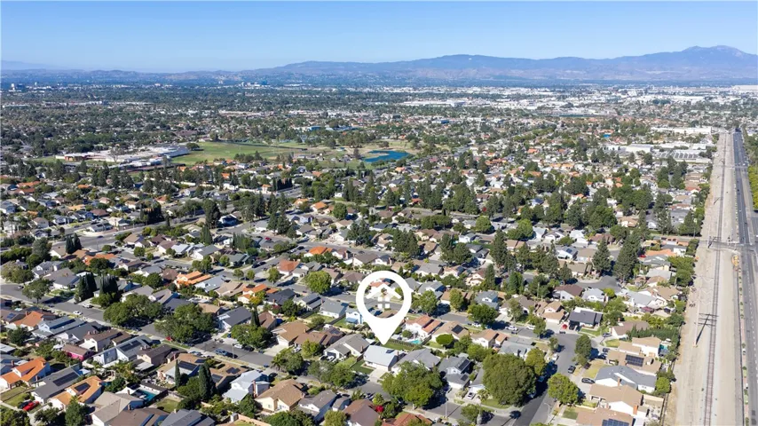 3209 S Diamond, Santa Ana, California 92704