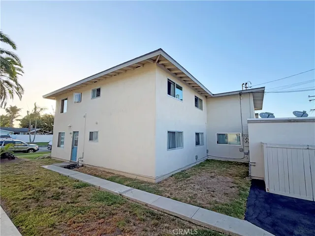 2976 Royal Palm, Costa Mesa, California 92626