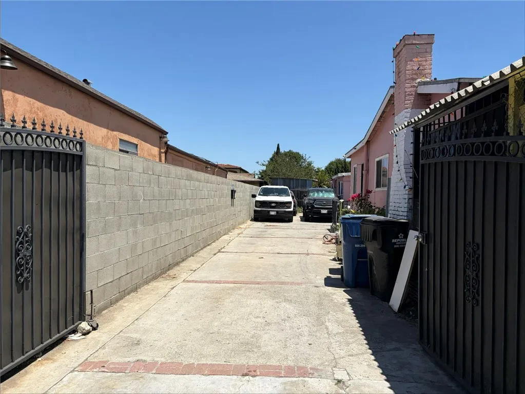 11116 S Prairie, Inglewood, California 90303 — photo 4