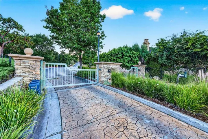 2005 Hecker Pass Hwy, Gilroy, California 95020