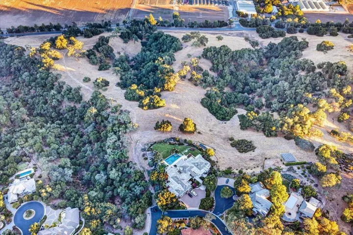 2005 Hecker Pass Hwy, Gilroy, California 95020
