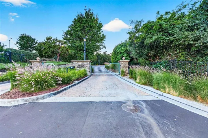 2005 Hecker Pass Hwy, Gilroy, California 95020