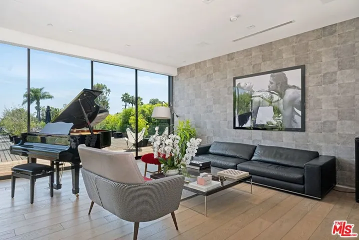 9570 Sunset Boulevard, Beverly Hills, California 90210